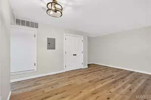 4392 Chateau De Ville Dr, Saint Louis, MO 63129 - Photo 8