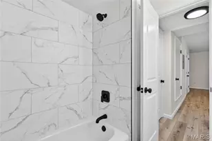 4392 Chateau De Ville Dr, Saint Louis, MO 63129 - Photo 16