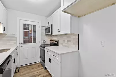 4392 Chateau De Ville Drive #A, Saint Louis, MO 63129 - Photo 6