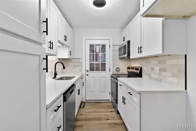 4392 Chateau De Ville Drive #A, Saint Louis, MO 63129 - Photo 4