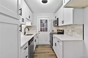 4392 Chateau De Ville Dr, Saint Louis, MO 63129 - Photo 4