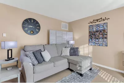 1656 Herault Place, Saint Louis, MO 63125 - Photo 4