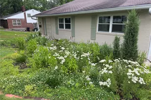 452 Iris Ln, Kirkwood, MO 63122 - Photo 2