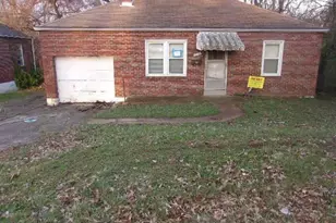 9920 Diamond Dr, Saint Louis, MO 63137 - Photo 1