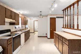 709 Ron Ave, Washington, MO 63090 - Photo 6