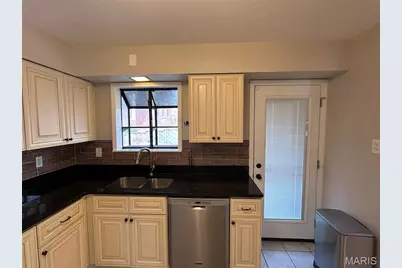 7231 Briarview Drive, Saint Louis, MO 63123 - Photo 8