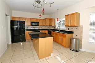 2352 The Courts Dr, Chesterfield, MO 63017 - Photo 16