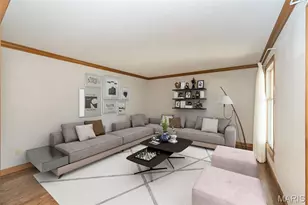 384 Greentrails Dr, Chesterfield, MO 63017 - Photo 4