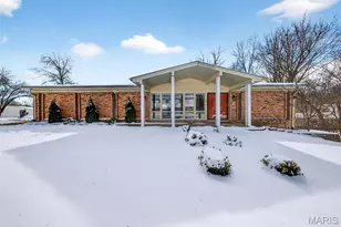 5576 Viewpoint Ln, Saint Louis, MO 63128 - Photo 2