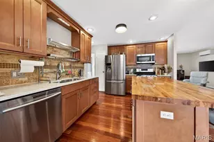 5576 Viewpoint Ln, Saint Louis, MO 63128 - Photo 10