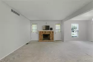 10381 Oxford Hill Dr, Saint Louis, MO 63146 - Photo 2