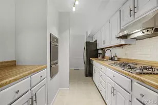 10381 Oxford Hill Dr, Saint Louis, MO 63146 - Photo 8