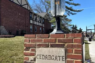 1056 Cedargate Dr, Saint Louis, MO 63122 - Photo 2