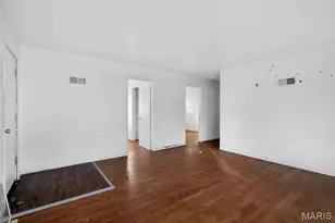 9739 Balboa Dr, Saint Louis, MO 63136 - Photo 6