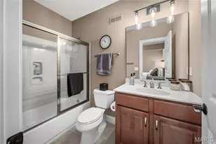 16291 Upper Chesterfield Ridge Dr, Chesterfield, MO 63017 - Photo 26