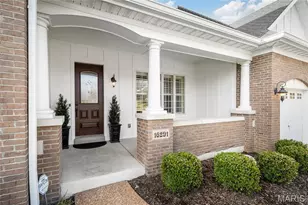 16291 Upper Chesterfield Ridge Dr, Chesterfield, MO 63017 - Photo 2