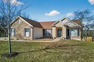 113 Bridlespur Ct, Hawk Point, MO 63349 - Photo 2