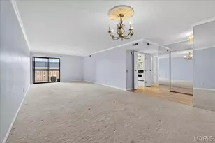 572 Coeur de Royale Dr, Saint Louis, MO 63141 - Photo 4