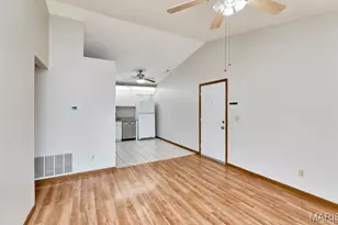 1960 Marine Terrace Dr, Maryland Heights, MO 63146 - Photo 4