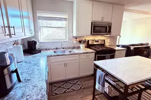 1864 Redcoat Dr, Maryland Heights, MO 63043 - Photo 8