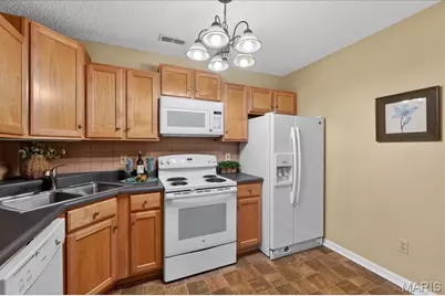 9185 Wrenwood Lane, Brentwood, MO 63144 - Photo 8