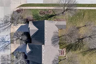 2108 McGregor Cir, O'Fallon, MO 63368 - Photo 2