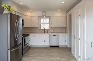 12415 Matthews Ln, Saint Louis, MO 63127 - Photo 6