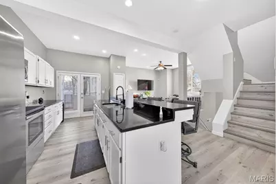 28 Columbus Square Drive, Saint Louis, MO 63101 - Photo 8