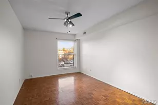 585 Coeur de Royale Dr, Creve Coeur, MO 63141 - Photo 32