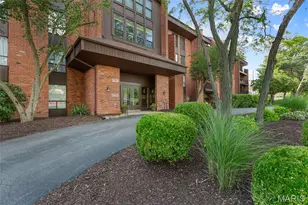 585 Coeur de Royale Dr, Creve Coeur, MO 63141 - Photo 1