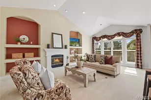 153 Kendall Bluff Ct, Chesterfield, MO 63017 - Photo 4