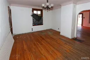 5381 Bermuda Dr, Normandy, MO 63121 - Photo 4