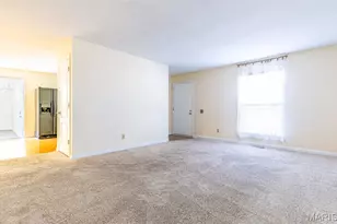 2340 Charter Wood Ct, Maryland Heights, MO 63043 - Photo 4