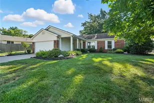 1152 Hollyberry Dr, Ballwin, MO 63021 - Photo 2