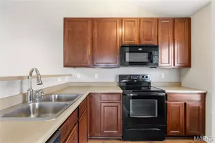 131 Saravalle Dr, Saint Peters, MO 63376 - Photo 8