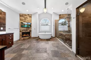 12410 Grandview Lake Dr, Saint Louis, MO 63127 - Photo 16