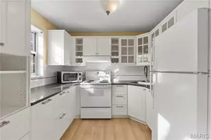 9192 Wrenwood Ln, Brentwood, MO 63144 - Photo 10