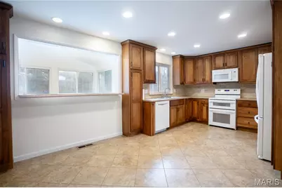 11042 Wylestone Court, Sappington, MO 63126 - Photo 8