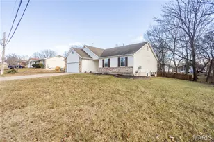 996 Huntington Dr, Troy, MO 63379 - Photo 2