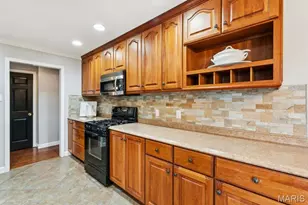 557 Happy Ct, Ballwin, MO 63011 - Photo 18