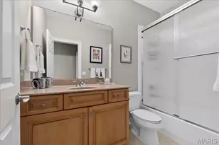 27 Bonhomme Grove Ct, Chesterfield, MO 63017 - Photo 32
