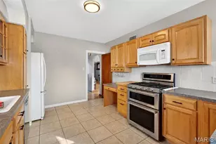 5722 Murdoch Ave, Saint Louis, MO 63109 - Photo 10