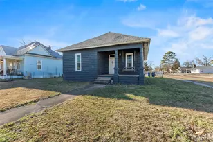 201 S 3rd St, Chaffee, MO 63740 - Photo 2