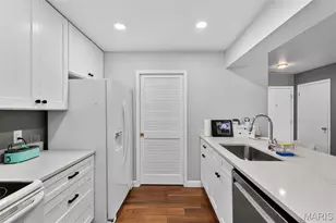 10956 Village Grove Dr, Saint Louis, MO 63123 - Photo 10