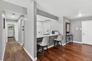 10956 Village Grove Dr, Saint Louis, MO 63123 - Photo 8