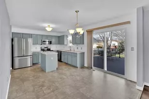 2325 Ashley Pl Dr, Saint Charles, MO 63303 - Photo 10