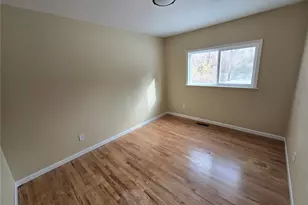 11035 Saturn Dr, Maryland Heights, MO 63043 - Photo 8