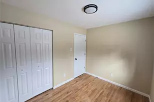 11035 Saturn Dr, Maryland Heights, MO 63043 - Photo 12