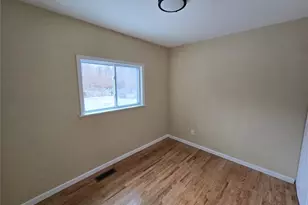 11035 Saturn Dr, Maryland Heights, MO 63043 - Photo 10