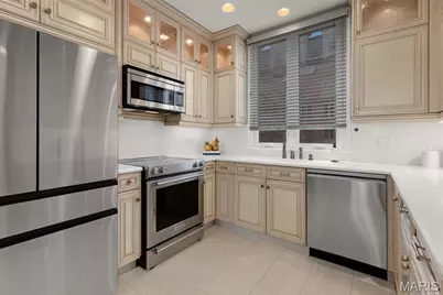 112 W Pine Place, Saint Louis, MO 63108 - Photo 6